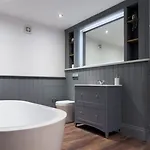Exceptional 5 With Hot Tub Tatil Evi Pickering