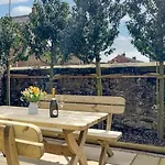 Exceptional 5 With Hot Tub * Pickering
