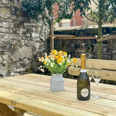 Exceptional 5 With Hot Tub *