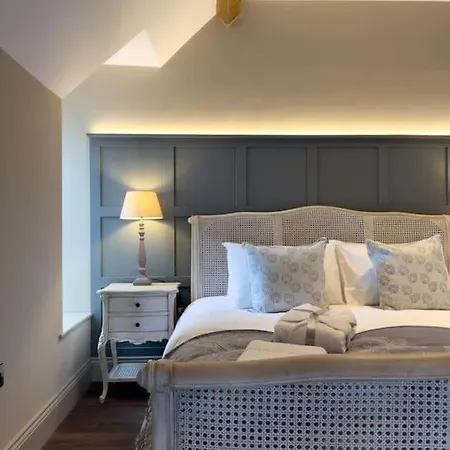 Exceptional 5 With Hot Tub * 피커링