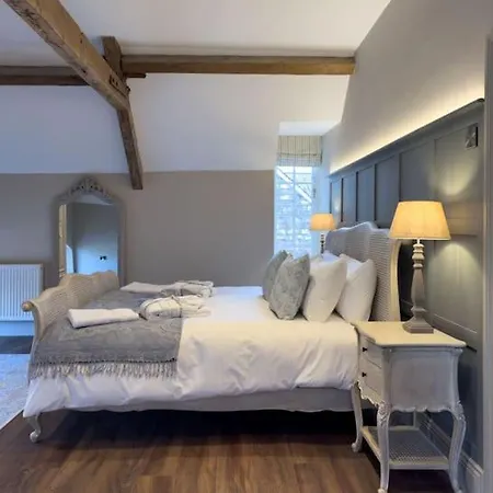 Exceptional 5 With Hot Tub 피커링