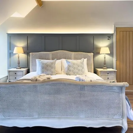 Exceptional 5 With Hot Tub *