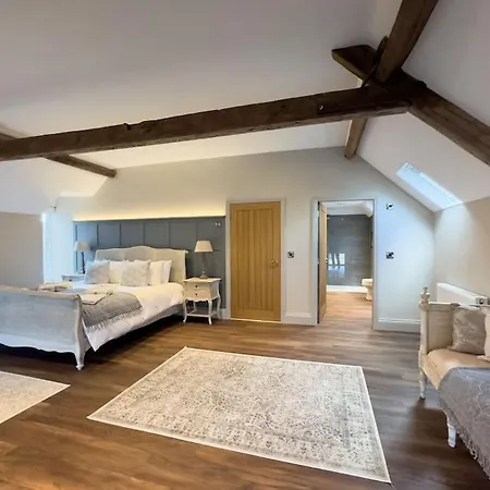 Exceptional 5 With Hot Tub *