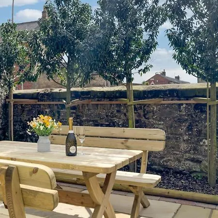 Exceptional 5 With Hot Tub * 피커링