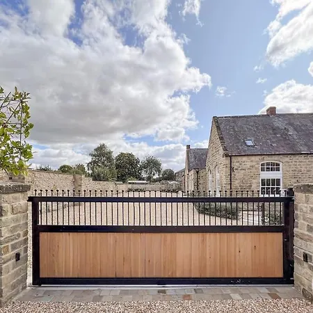 Exceptional 5 With Hot Tub 피커링