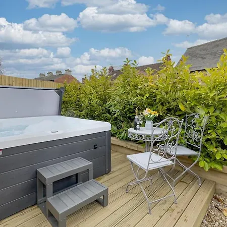 Exceptional 5 With Hot Tub 펜션 *