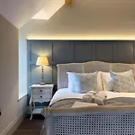 Exceptional 5 With Hot Tub * Pickering