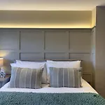 Exceptional 5 With Hot Tub Pickering