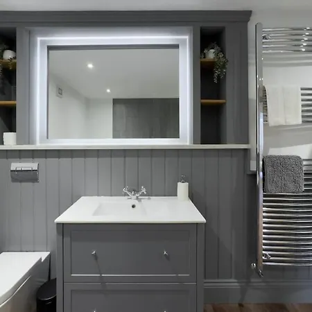 בית נופש Exceptional 5 With Hot Tub *